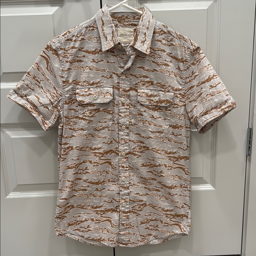 NWT American Eagle Outfitters Brown and White Casual Button Down Shirt